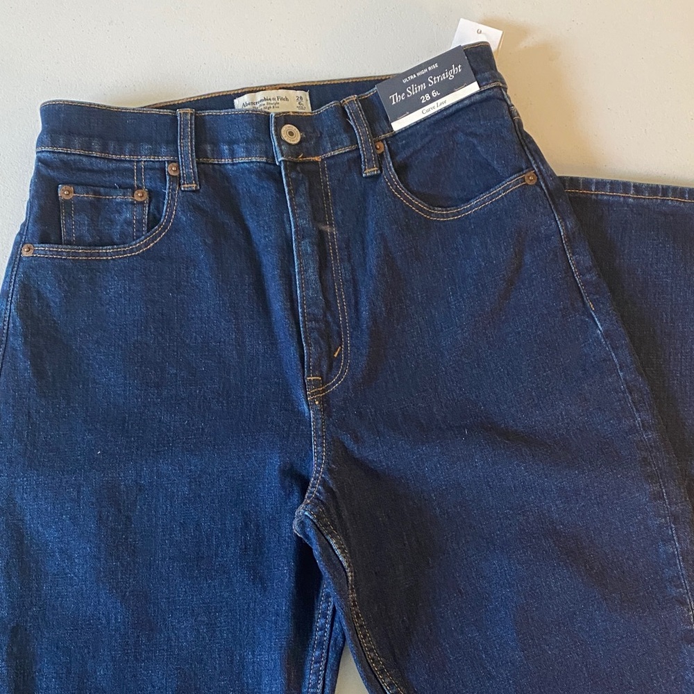 Abercrombie & Fitch NWT Ultra High Rise Slim Straight Curve Love Jeans 28/6L